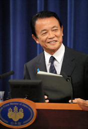 退任記者会見 麻生首相、最後は笑顔 首相周辺「これだけまじめな政治家はいない」(笑顔画像あり)