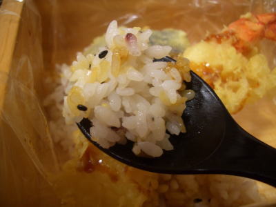 特大海老天丼に使われている雑穀米のご飯
