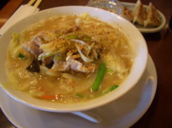 野菜たっぷり黒豚ラーメン