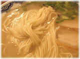 博多ラーメン 由丸 ラーメンの麺