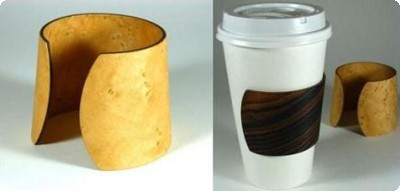 熱いコーヒーカップを持つ 熱いコーヒーカップを持つ