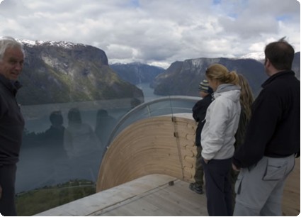 aurland-lookout-glass.jpg