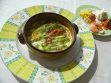 ���饿��