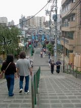 谷中の有名な?ねこがいっぱいいる所あたりです