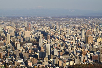三角山からさっぽろテレビ塔