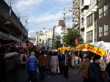 参拝道に並ぶ屋台
