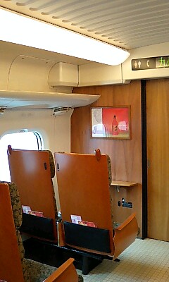 つばめ車内