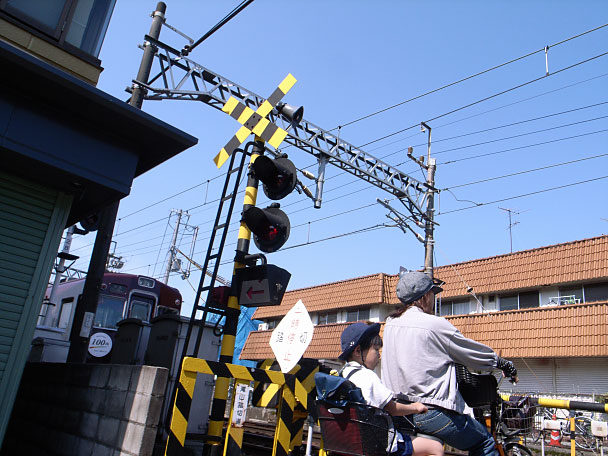 滝山駅前にて 1