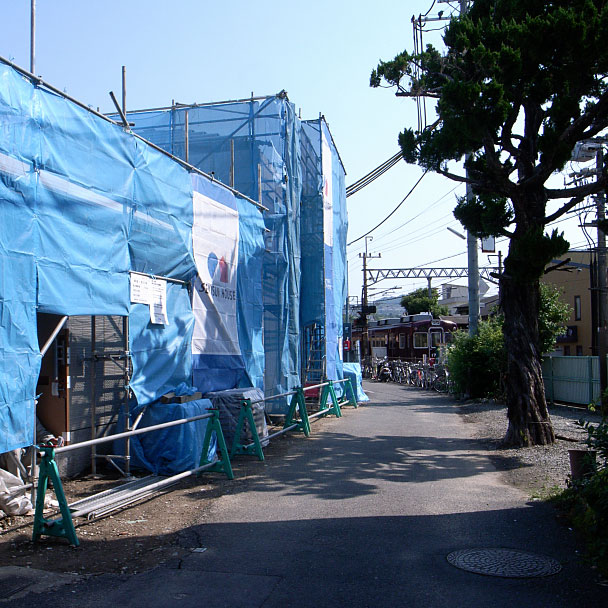 滝山駅前にて 2