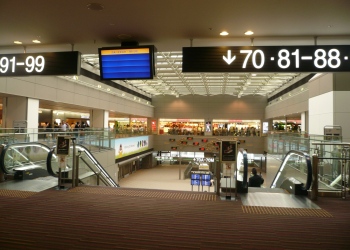 「ナリタ5番街 Narita 5th Avenue」