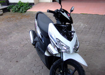 HONDA VARIO 前から