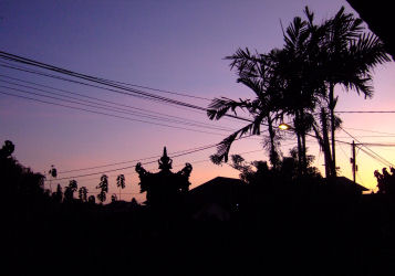 オフィスから見たバリ島の夕日