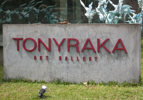 �Х���ȥˡ��饫��TONYRAKA��
