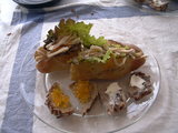 ペイザン フランスパンの野菜とチキンのマリネサンド