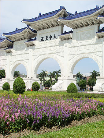 The Gate of Great Centrality and Perfect Uprightness