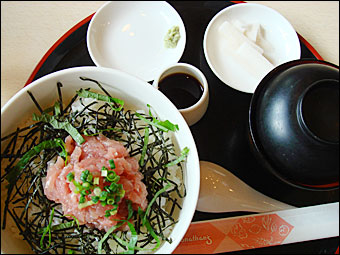 まぐろのたたき丼膳