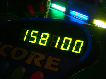 158100