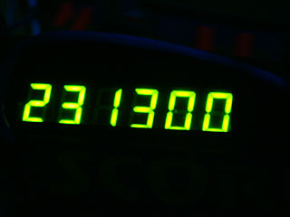 231300