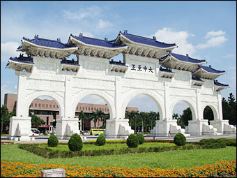 The Gate of Great Centrality and Perfect Uprightness