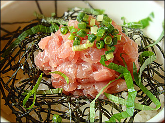 まぐろのたたき丼