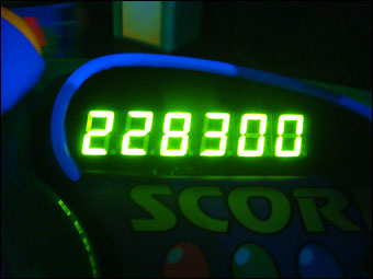 228300