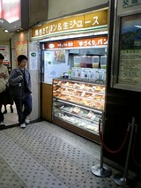 搾りたての人参ミックスジュースが旨い電気街口のミルクスタンド