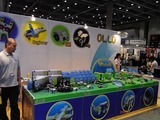 ��ؤʤɤǺ��Ѥ���Ƥ롢���ܥå��ѹ���ǽ�������奨������ͭ̾��ROBOTIS�����󤪤���㥷�硼��Ÿ�������Τ�OLLO�֥��å����ʤΤ��ʡפȤ���ȯŸ��������