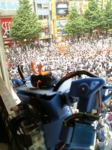 偶然神田祭の神輿宮入に、父さんは神田明神で仲人をしたことある。