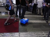 さすが川崎産業振興会館カレーライスとおつりをのせてもらう