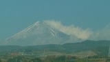 帰りがけ見た富士山は雪をかぶっていた。
