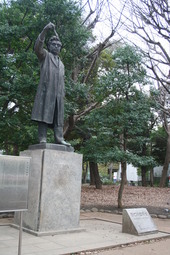 野口英世像