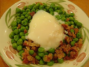 青豆とベーコンのサラダ
