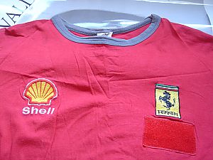 貴重なフェラーリのTシャツ・職人002