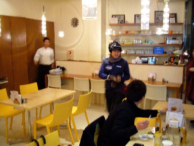 060121¥¤¥¨¥í¡¼¥«¥ó¥Ñ¥Ë¡¼Å¹Æâ.jpg