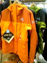 MOUNNTAIN JACKET