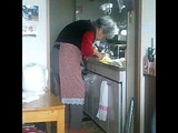 母