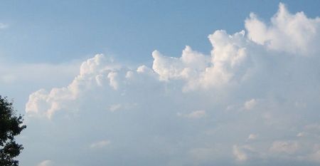 中途半端な入道雲が