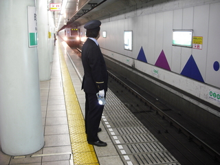 町屋駅で地下鉄千代田線に乗り換え