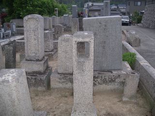 頓宮基雄の墓(平井山)