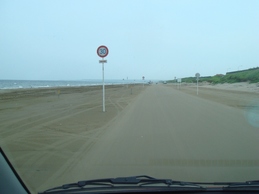 砂浜が道路