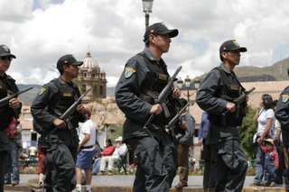 2006_03_19_デモ警官隊