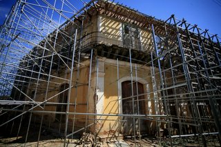 2006_04_09_修繕中の建造物