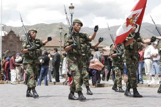 2006_03_19_デモ軍隊1