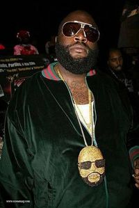 ridiculous_rapper_chains_07