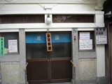 す