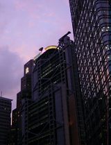 �����HSBC�ӥ롢ͼ�����ơ�����ȥ饻�֥󤬽ФƤ�������