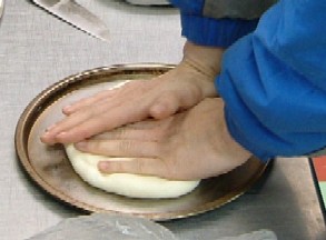 ピザ生地手練ね