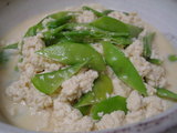 お豆腐と絹さやの炒め煮