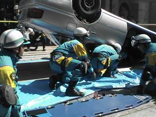 080901車両事故救出