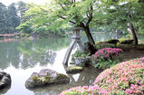 霞ヶ池と徽軫灯籠